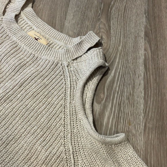 Hollister Cold Cutout Sweater - Picture 3 of 3